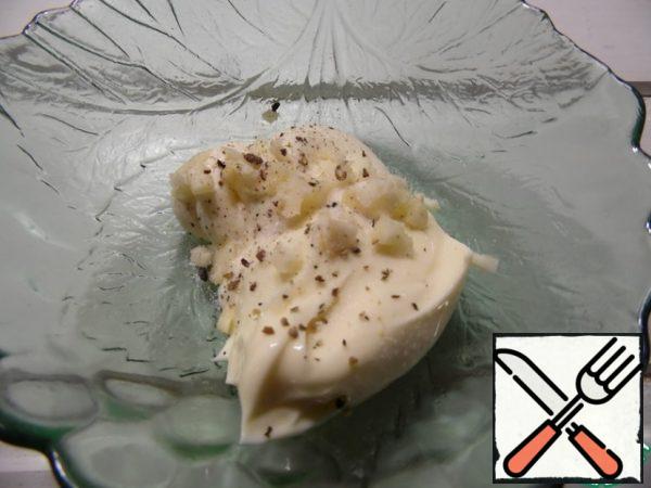 For dressing, mix mayonnaise, cream cheese, crushed garlic, salt and pepper. season the salad with the resulting sauce.