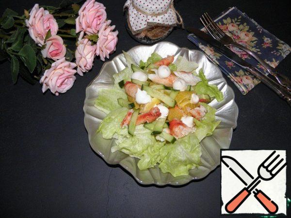 Spread on a salad sheet, make a mayonnaise net (or fill as you like).