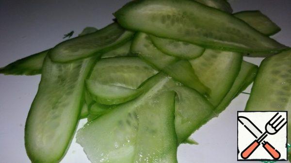 Cucumbers are set up with thin plates ( using a vegetable peeler).