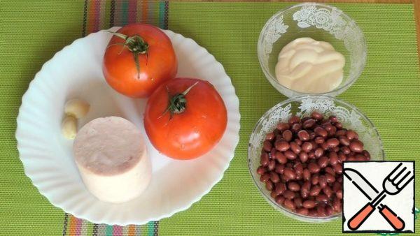 Prepare all the necessary products for the list. Be sure to drain all excess liquid from the beans.