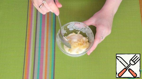 Squeeze a few cloves of garlic into the mayonnaise.