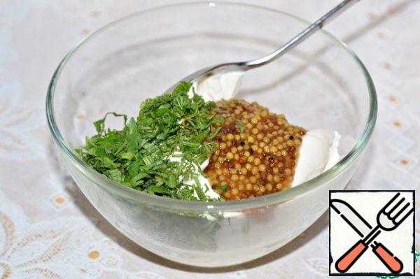 Mix yogurt or low-fat sour cream with mustard and chopped herbs. Season the sauce with salt and pepper.
You can fill the salad with mayonnaise.
