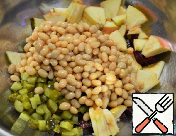 Cut the Apple into thin plates.