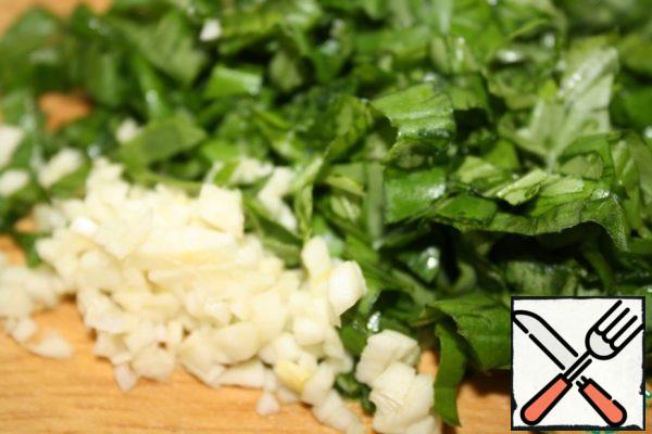 Finely chop the Basil and garlic and add to the tomatoes.
Stir and warm for about two minutes.
Leave to cool. Add salt to taste.