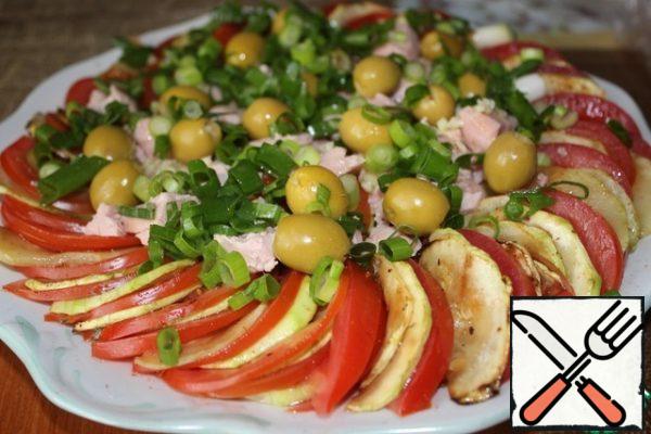 Sprinkle the salad with finely chopped green onions
and serve.