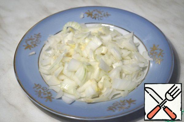 Finely chop the onion.