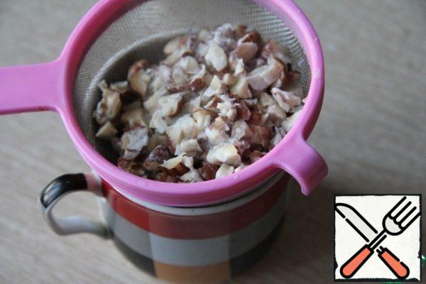 Strain the milk from the nuts. Pour some milk into a French press for foaming.