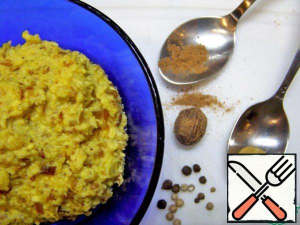 In a separate bowl, prepare the filling: mash the yolks with a fork and add the roast, spices, quite a bit of mustard, if necessary, add salt. We stuff the eggs until the filling is warm. Decorate as desired.
