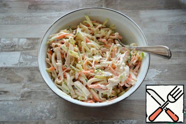 Put all the ingredients in a bowl, season to taste with salt and pepper, season with mayonnaise. Put it in the refrigerator so that the salad is infused for 15-20 minutes.