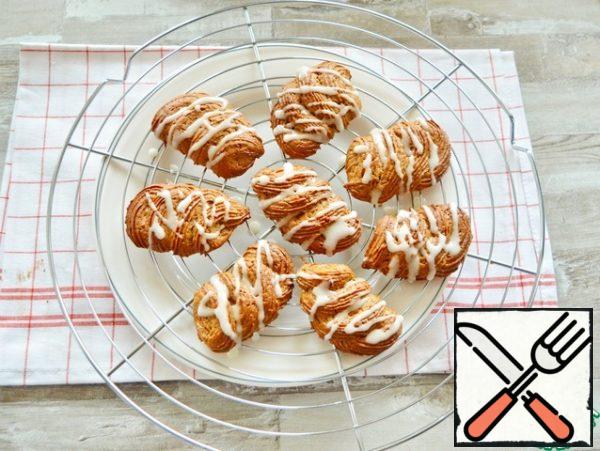 Bake in a preheated oven at t=180-190°C. Cool the finished cookies on the grill and decorate with icing if desired.