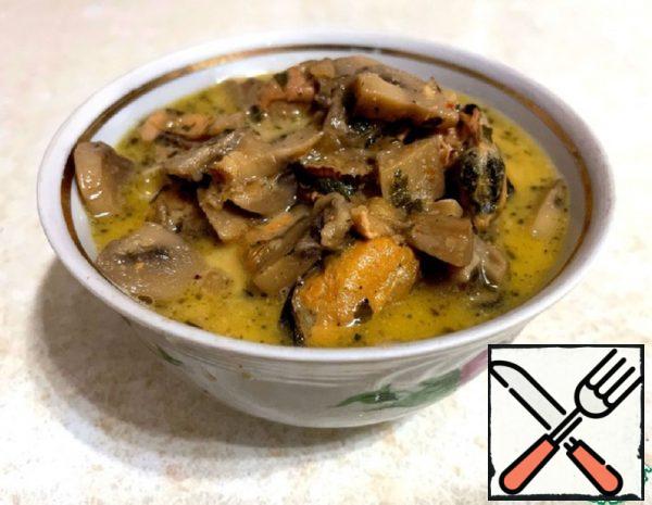 Mussels with Mushrooms, Stewed in Sour Cream Recipe