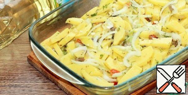Peeled and sliced potatoes, put in a baking dish. Add the onion cut into half rings (0.5 PCs), chopped dill (0.5 PCs) and garlic (1 tooth), 3 tbsp sunflower oil, onion with mushrooms and potato seasoning (1 tsp), salt and pepper. Stir the potatoes so that they are covered with oil.