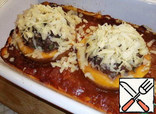 To get, remove the foil and sprinkle with grated on a coarse grater cheese.