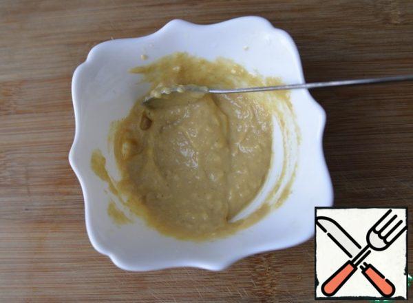 Stir, whisk the sauce until smooth, you can punch with a blender.