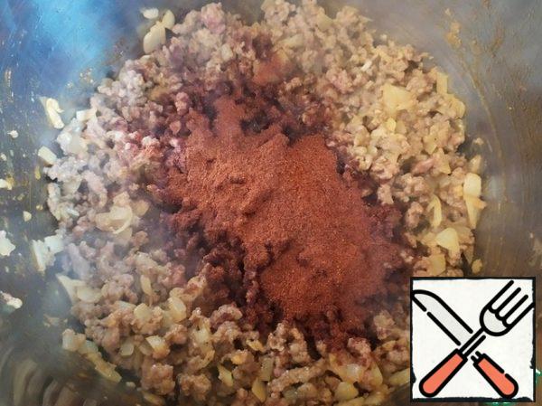 Add 4 teaspoons (heaped) of the chili mixture. Cook for a couple of minutes.