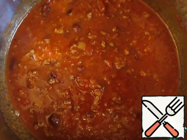Add water, sugar, crumble beef stock cube, salt and pepper. Bring to boil.
