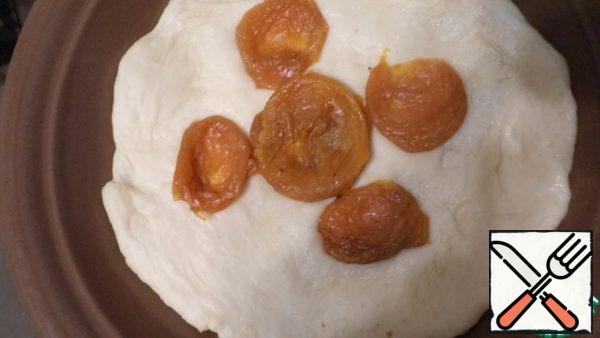 Add the starch, powdered sugar and vanilla sugar.