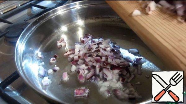 Finely chop the onion and fry in oil. Allow to cool.