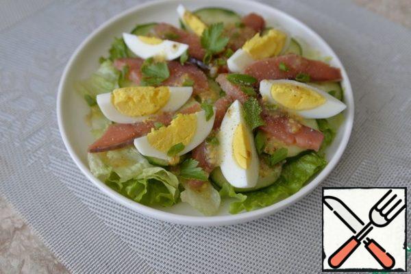 Sprinkle with green onion feathers, chopped dill or parsley and freshly ground white pepper on top.