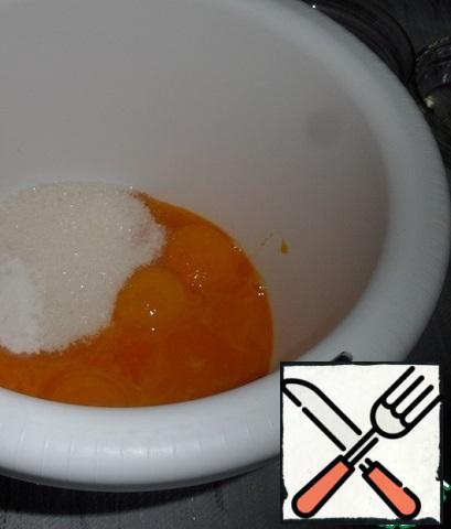 Put the egg yolks, sugar and vanilla in the bowl of the mixer.