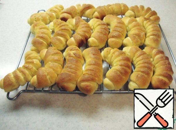Bake at a temperature of 170-180 gr. about 25 minutes. Focus on your oven.
