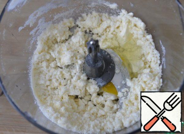 Put the egg, mix.