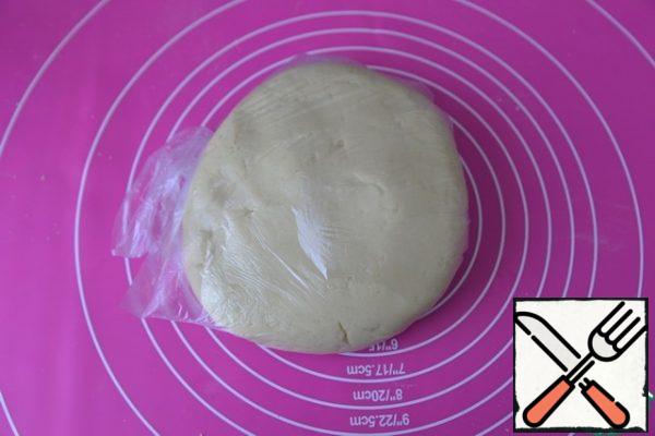 Put the dough in a bag, send it to the refrigerator for 30 minutes.