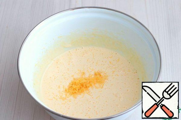 Beat the egg yolks with sugar until light and fluffy. Then add the lemon zest (1 tablespoon), lemon juice (1 tablespoon) and 50 g of vegetable oil. Beat the mixture well.