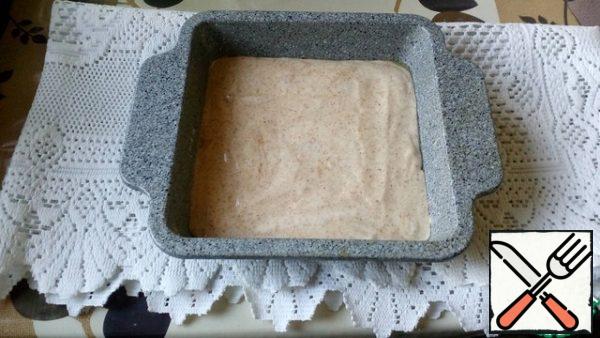 spread the sponge cake in the form of 20x20cm and bake in a preheated oven to 170°In the oven for 10-15 minutes until tender.