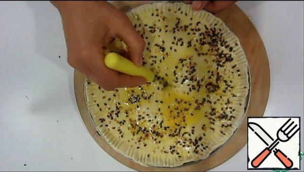 Brush with egg yolk, sprinkle with sesame seeds and make a small incision in the center.
Bake at 180° until ready. We focus on our oven, they are all different.