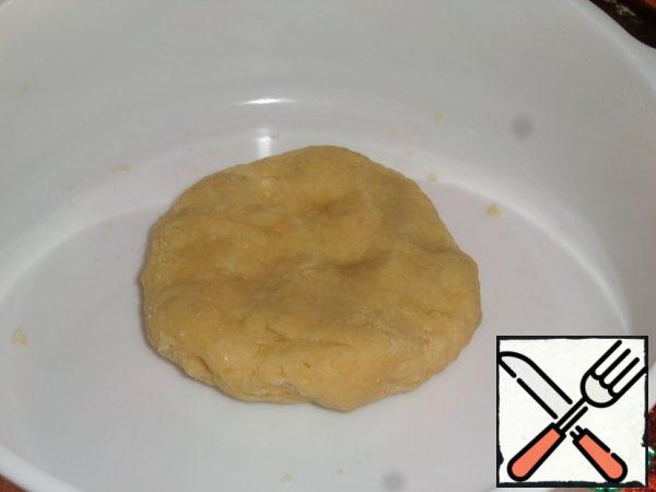 Knead the dough.