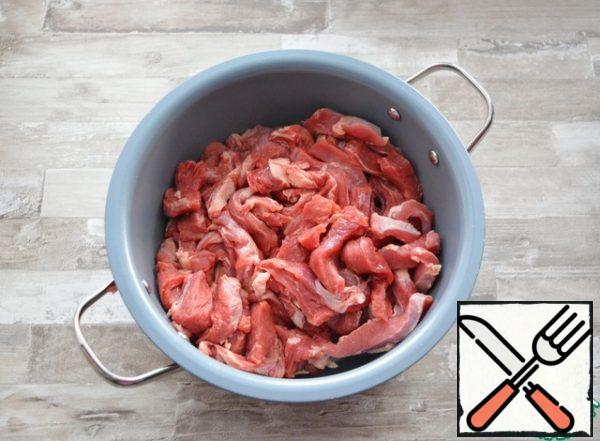 Cut the beef into large strips, put it in a saucepan, cover with a lid and simmer for 1-2 hours until soft.