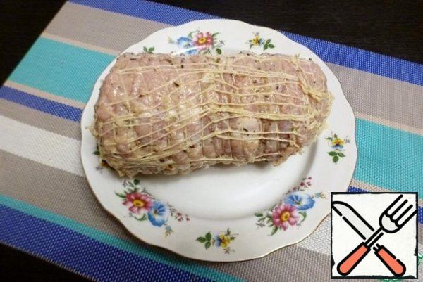 Roll into a roll and tie with a cooking thread or place in a special grid for rolls, like mine. Place the roll in a convenient container and send it to the refrigerator for 10-20 hours.