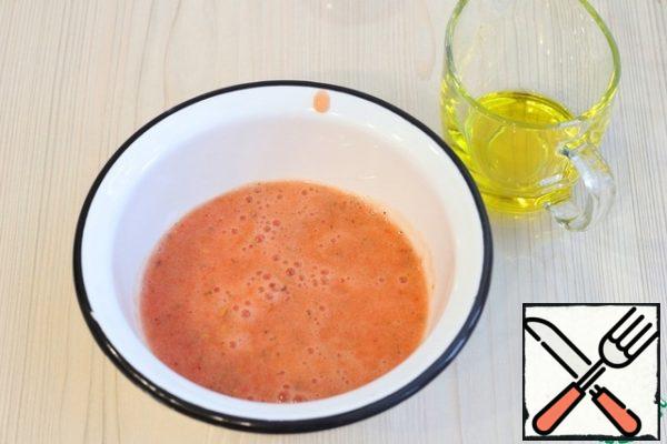 Next, add 40 grams of olive oil to the tomato sauce.