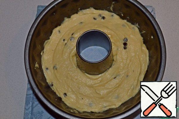 Pour the dough into the prepared pan.
Bake in preheated 180*C for about 40 minutes.