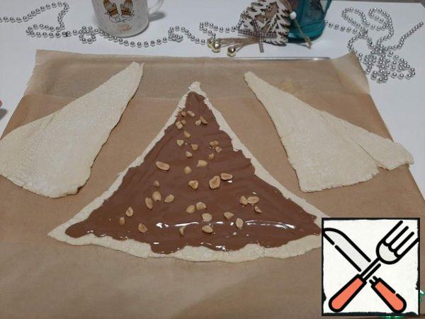 Brush with melted chocolate and sprinkle with peanuts.