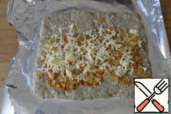 Sprinkle the filling on top with grated cheese.