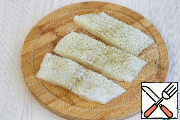 Halibut fillet without skin and bones, add salt and pepper to taste on both sides.