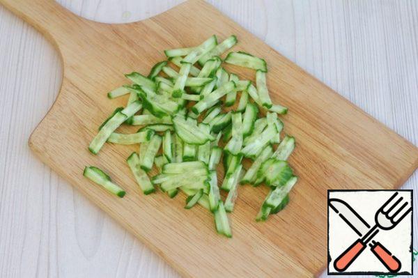 Slice the cucumber (1 PC.) into strips.