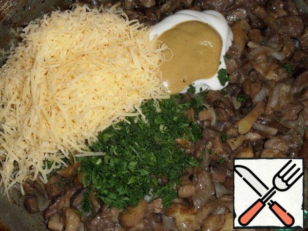 To the fried mushrooms, add sour cream, mustard, a pinch of salt, chopped herbs (I have parsley), cheese.
