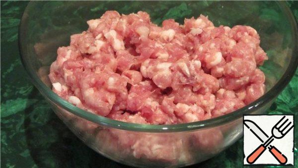 Dried sausage in the photo is made from 350 gr. pork neck + 1 tsp salt (with a small slide) + 1 pinch of sugar + 2 pinches of ground spices + 1 tbsp cognac, marinating time in the refrigerator 1 hour.