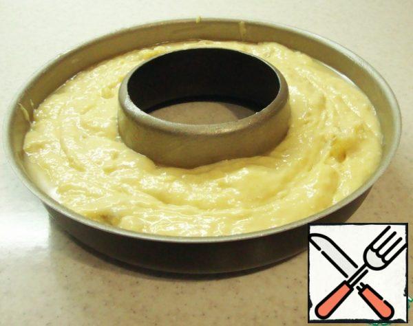Grease the cake pan with butter and sprinkle with flour.
Pour in the dough and put it to bake at a temperature of 180 g. 40-45 minutes.
be guided by your oven.
