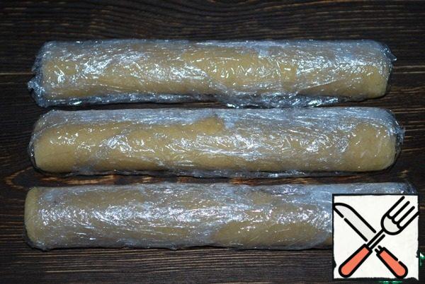 Mix everything well and form three sausages. Wrap them in plastic wrap and put them in the refrigerator. Such marzipan can be stored for 2-3 weeks.