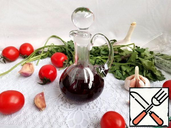 Foodies can use blueberry vinegar as a sauce for ice cream.