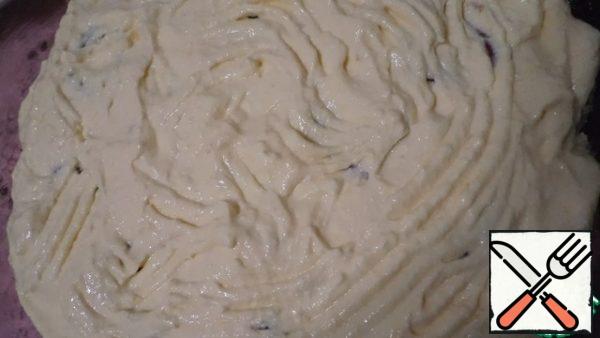 Rub the curd through a sieve or punch it with a blender.
add the eggs, sugar, pumpkin puree, and starch whipped into the foam and mix until smooth. you can lightly beat with a blender. Preheat the oven to 170 degrees, grease the baking dish with butter.

2/3 of the flour crumbs put in a mold and lightly press with the palm of your hand, gently lay out and smooth the filling.

Dried apricots, if dry, then pre-soak and evenly distribute over the curd filling.
Press the dried apricots into the filling and "cover" with the curd mass.
Sprinkle with the remaining crumbs.