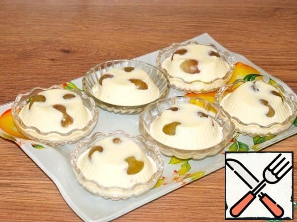 Then turn the molds on a platter, decorate and serve on the table. 