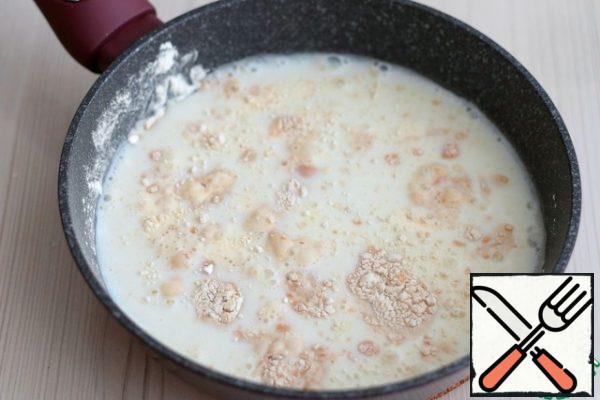 Then add 200 m of milk. Return the pan to a very low heat and gently boil the sauce, stirring, then gradually add up to 200 ml. water. If you prefer thicker sauces, you can add a little less water. Then add salt and ground black pepper to taste. Boil the sauce to the desired thickness.