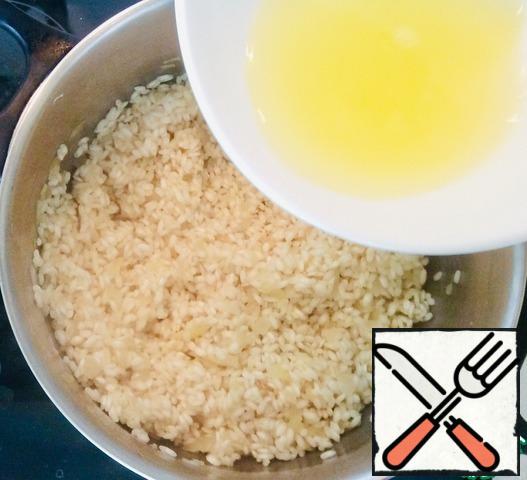 Add the strained lemon juice to the rice