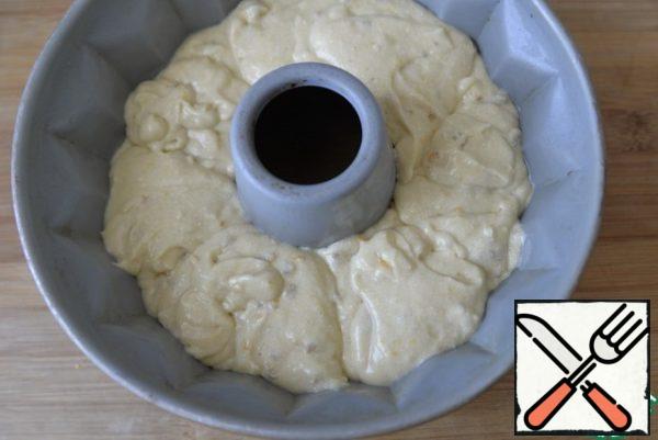 If necessary, lubricate the form with oil, put the dough in the form. Put in a preheated 180 degree oven, bake until ready for 40 minutes.