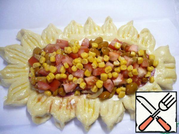 Then put a layer of canned corn on the tomatoes to taste.